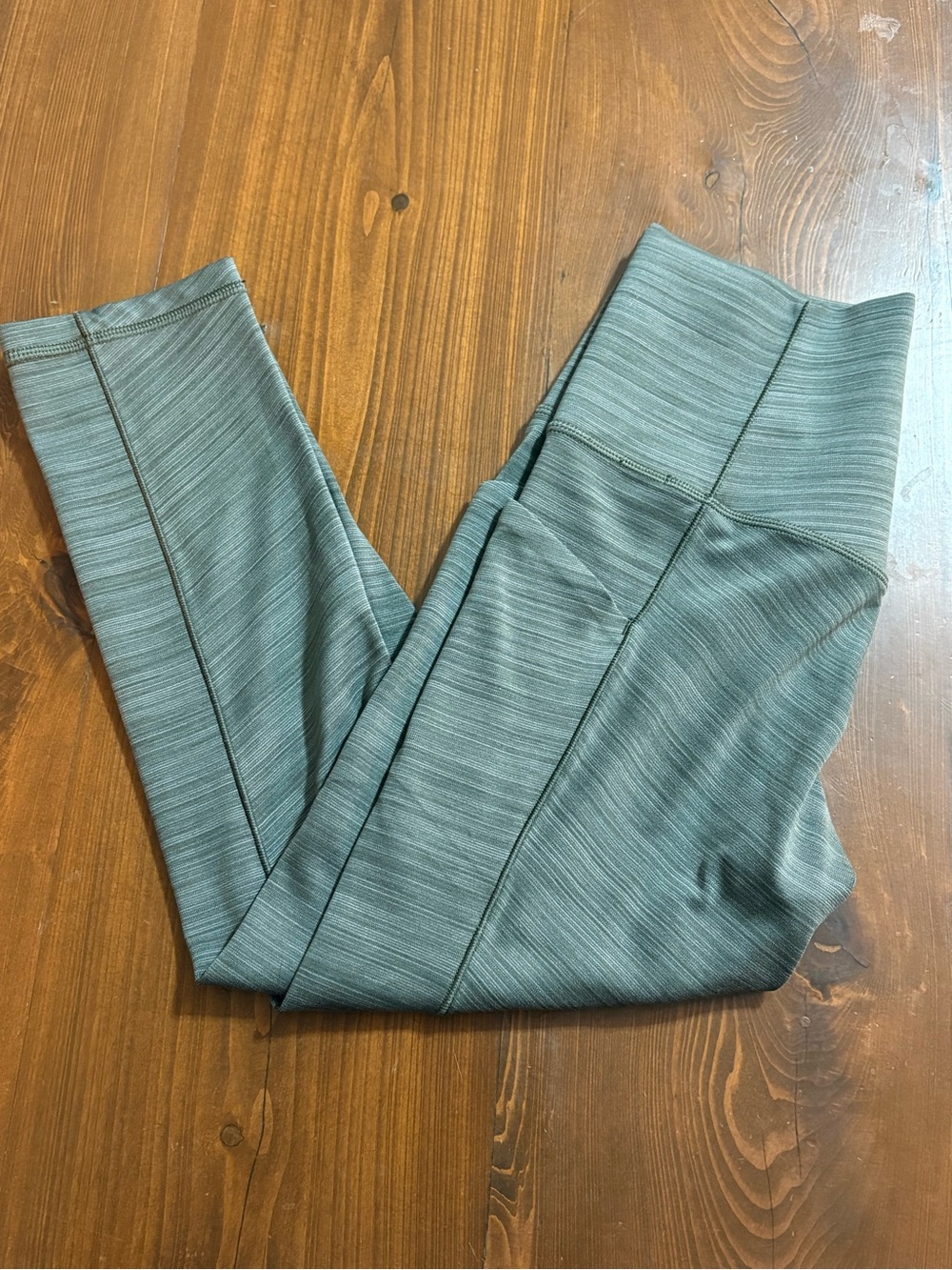 Athleta Salitation II Capri Leggings